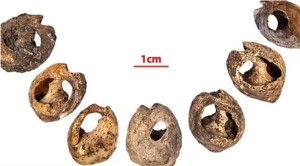 Афиша Прикрасу віком майже 150 тисяч років знайшли у Марокко онлайн