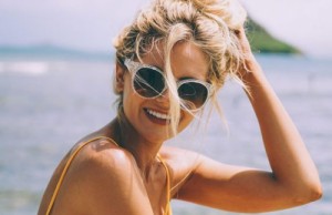 Афиша Як захистити волосся від сонця: корисні для відпустки поради онлайн