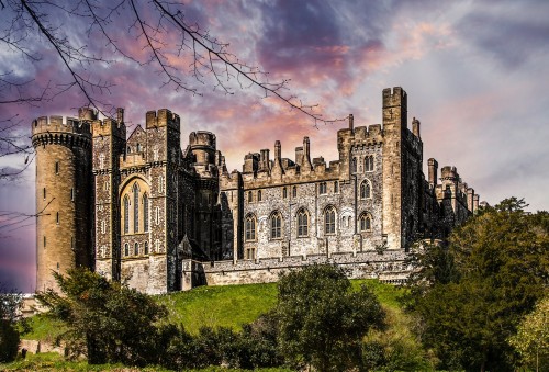 Афиша Музеи онлайн: Історичні цінності викрали із британського замку онлайн