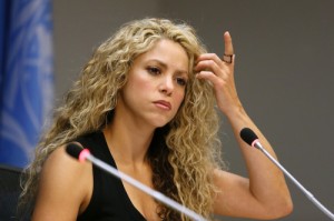 Афиша Певице Шакире грозит тюрьма онлайн