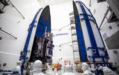 Афиша Интересные места для посещения онлайн: Процесс запечатывания спутника в ракету показало NASA онлайн