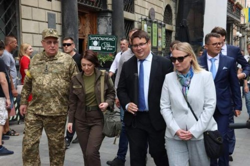 Афиша Интересные места для посещения онлайн: До України приїхала глава Міноборони Чехії онлайн