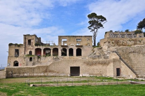 Афиша Музеи онлайн: Знайдено давню мозаїку у вітальні відомого садиста у Неаполі онлайн