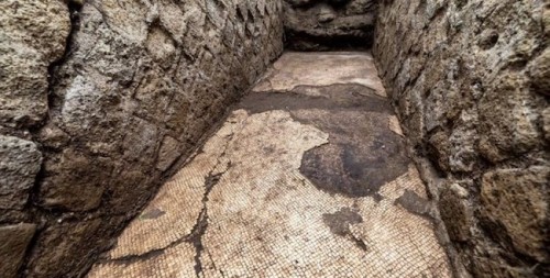 Музеи: Знайдено давню мозаїку у вітальні відомого садиста у Неаполі
