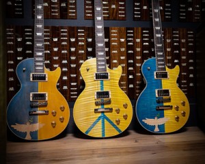 Афиша Гітару Пола Маккартні продали на аукціоні онлайн
