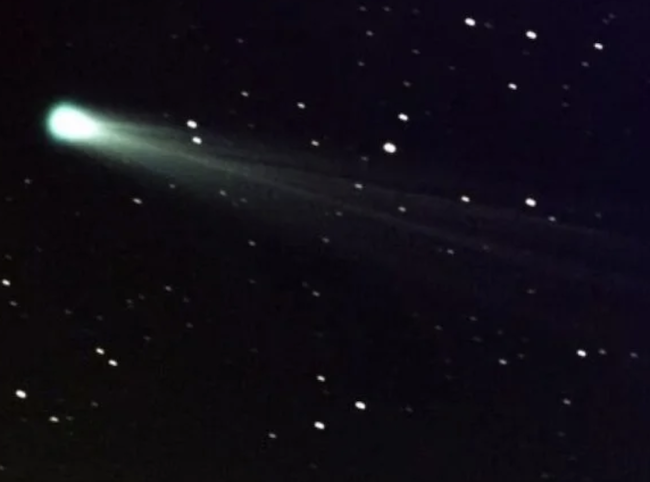 Афиша Полезные советы онлайн: Комету, яка може затьмарити зірки на небі, виявили вчені онлайн