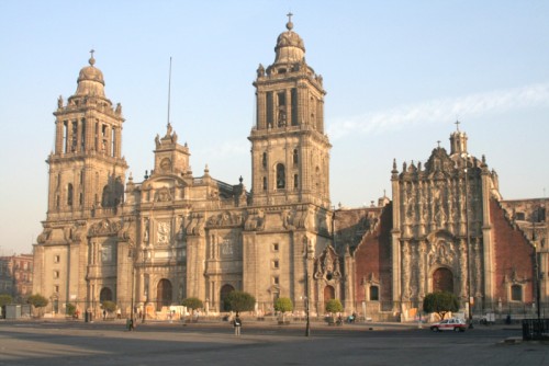 Афиша Интересные места для посещения онлайн: Коробки з цінними реліквіями знайдено у соборі Мехіко онлайн