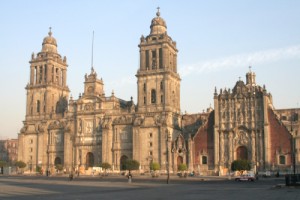 Афиша Коробки з цінними реліквіями знайдено у соборі Мехіко онлайн